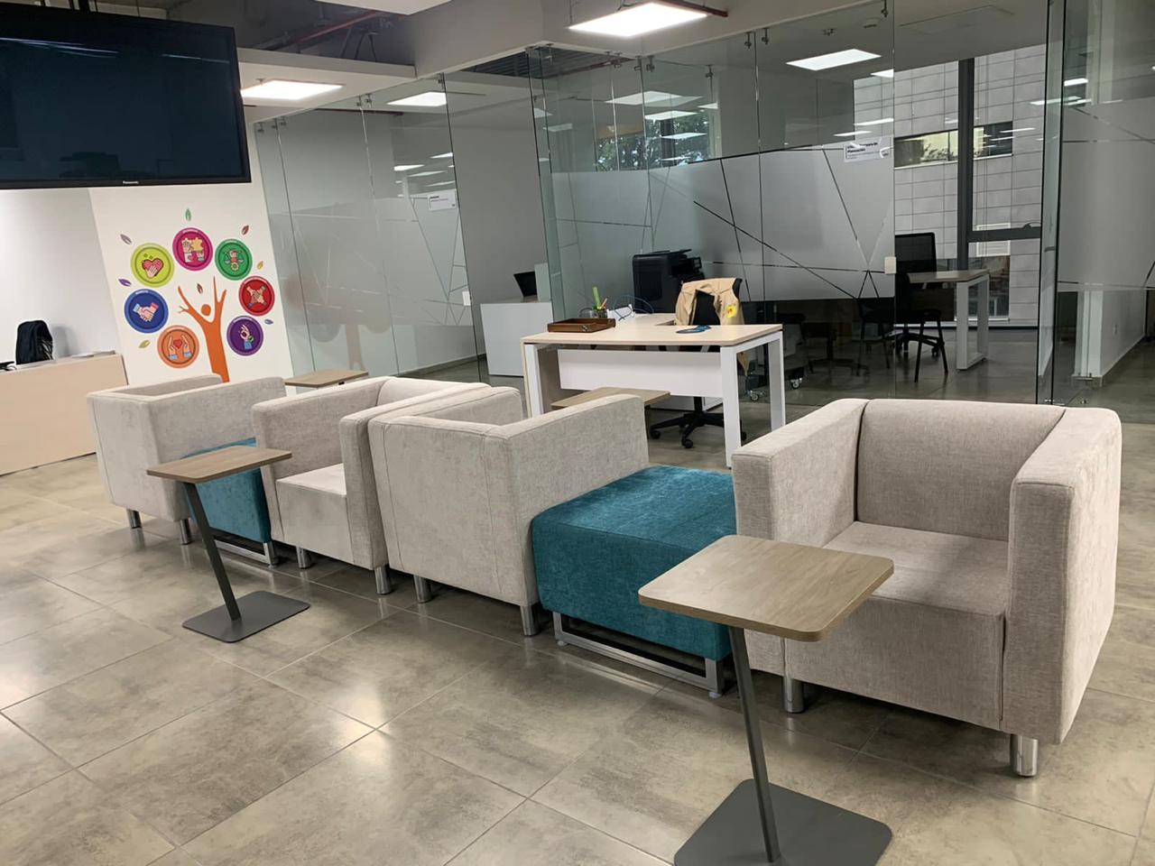 Proyecto Parque Santander – escritorios instalados en el espacio interior.