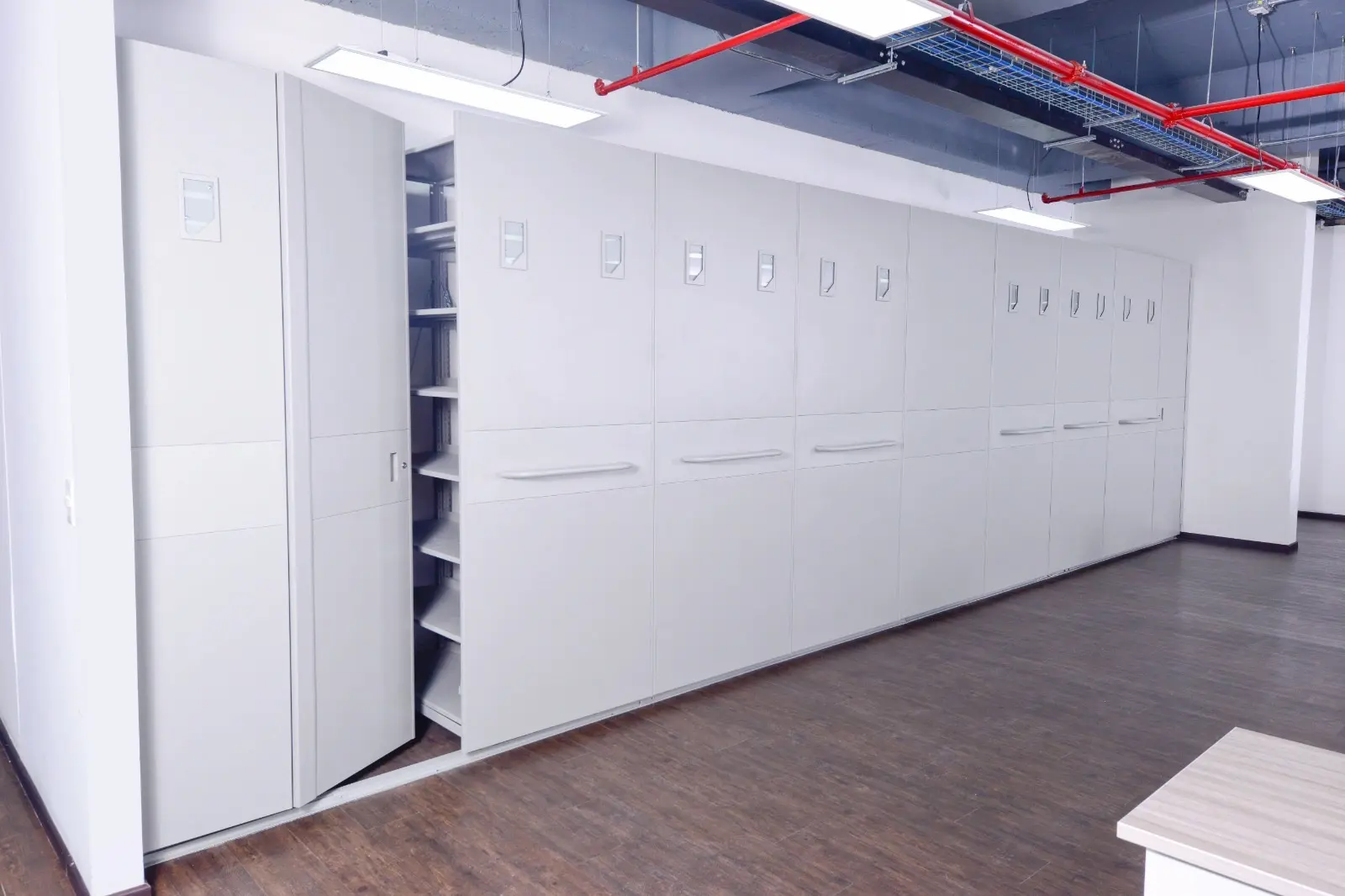 Proyecto Elemento – espacio interior terminado y amoblado.