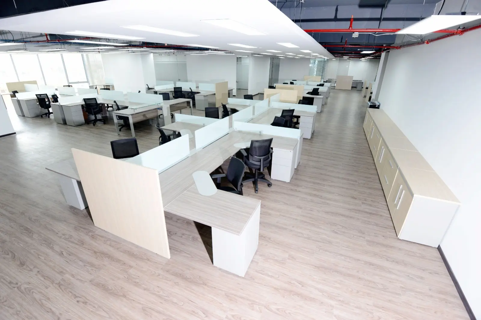 Elemento Proyecto Elemento – área interior con mobiliario y diseño funcional.— vista 3